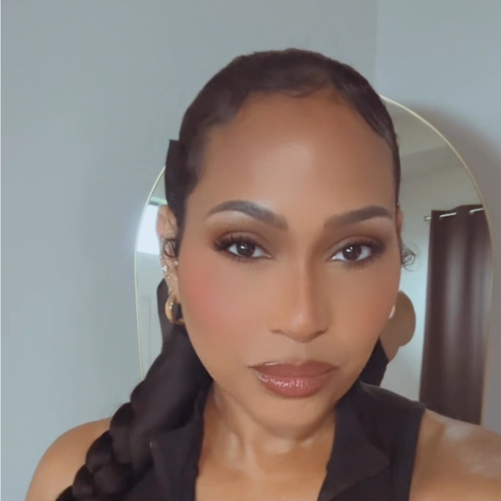 Meet your Posher, Nura